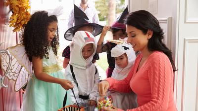 Meeting Your New Neighbors During Halloween Doesn’t Have to Be Spooky!