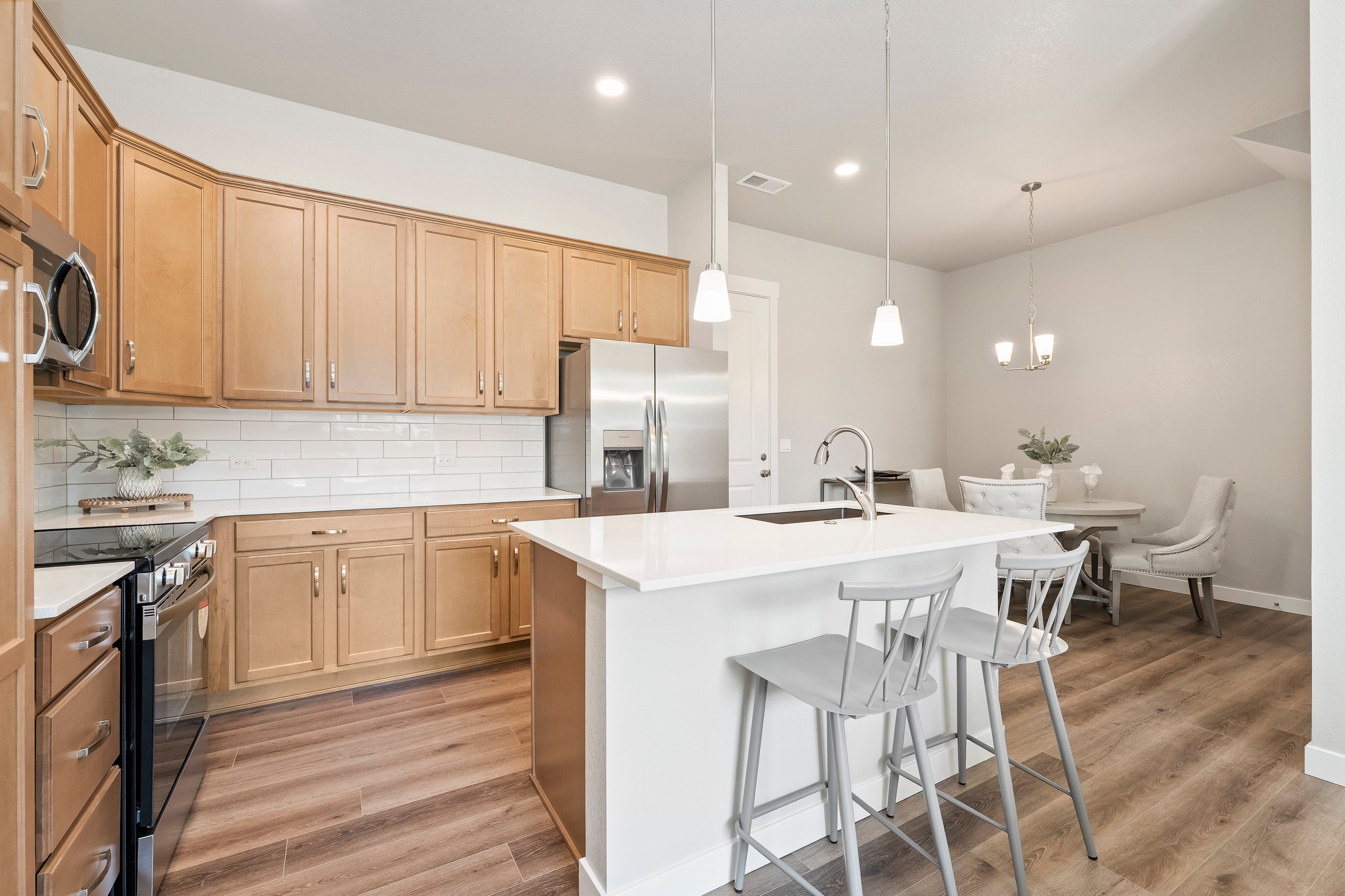 Why Buying from a Local Homebuilder Beats Going National