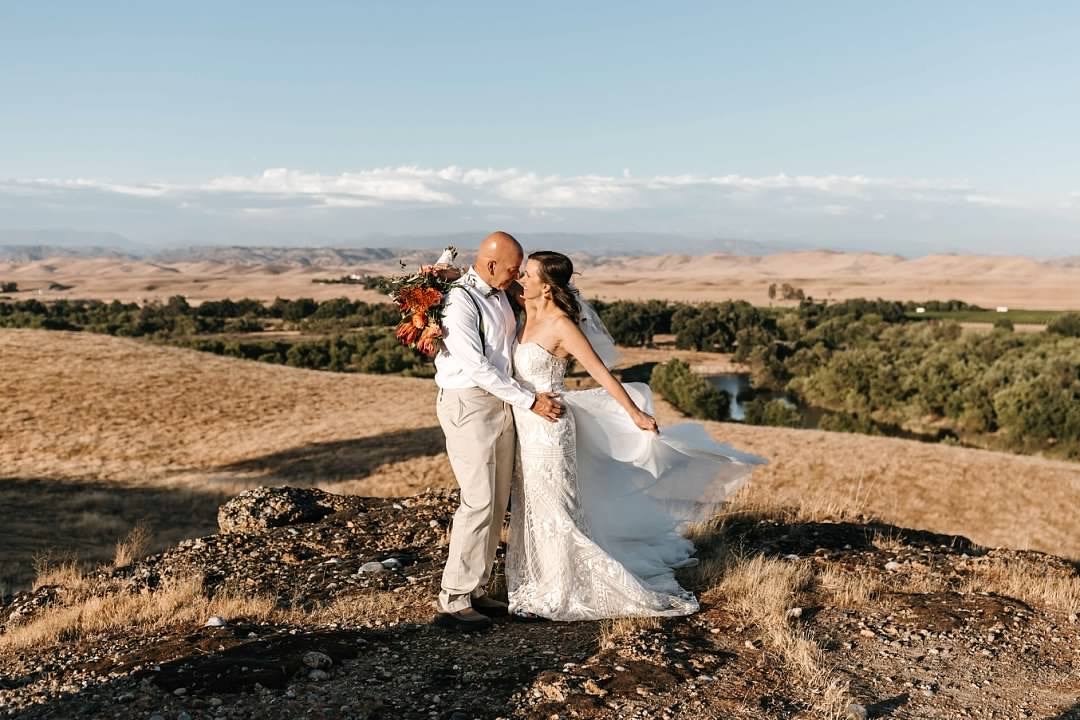 Laura and Criag chose this beautiful scenic view as the backdrop for their wedding.