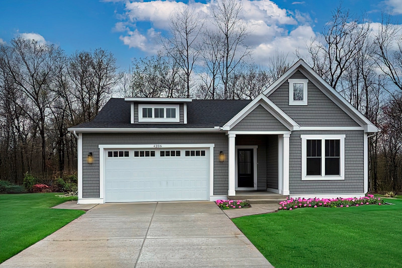 4206 Pebble Creek Drive, Midland, MI